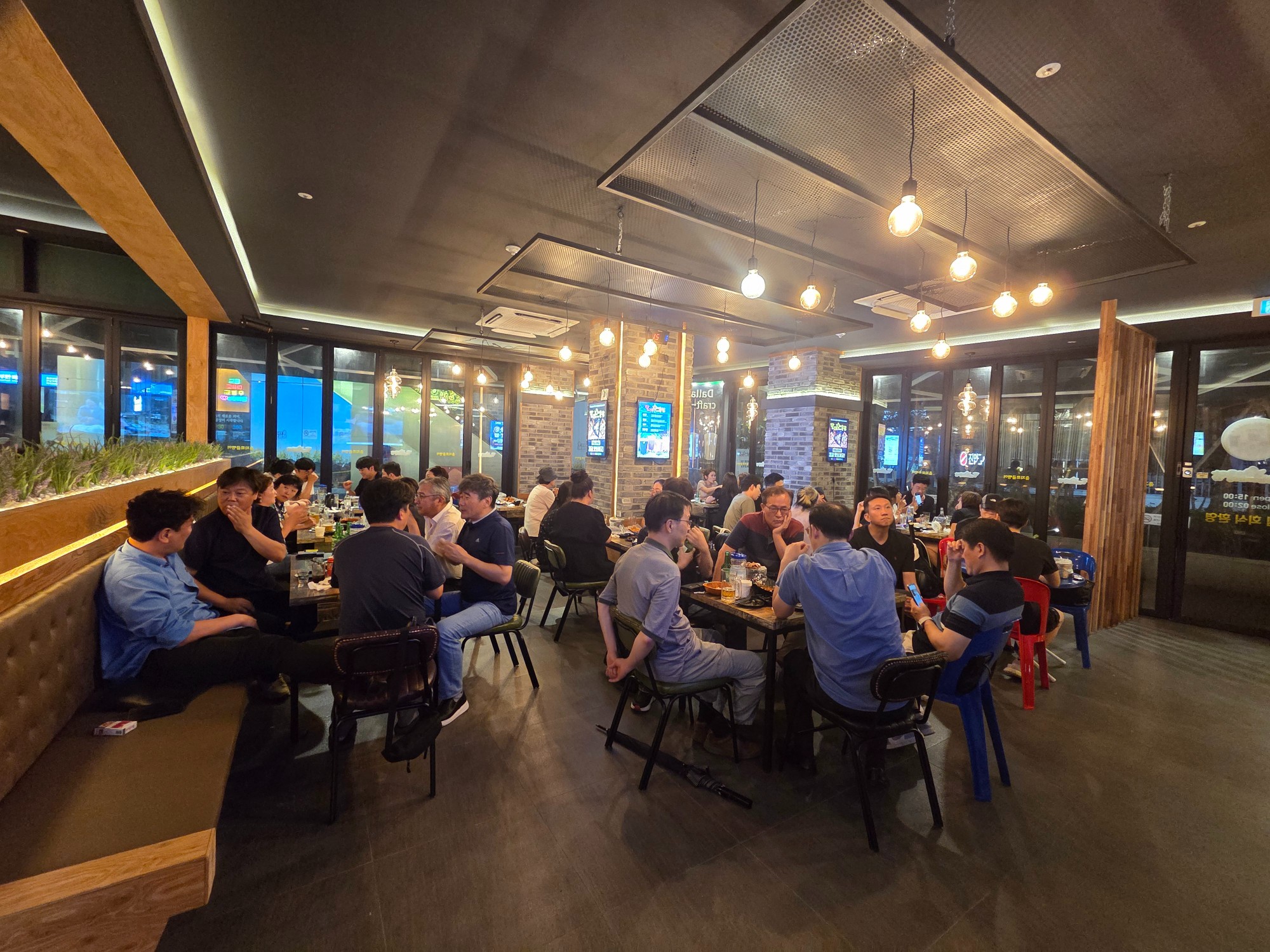 가산 실내손님3.jpg